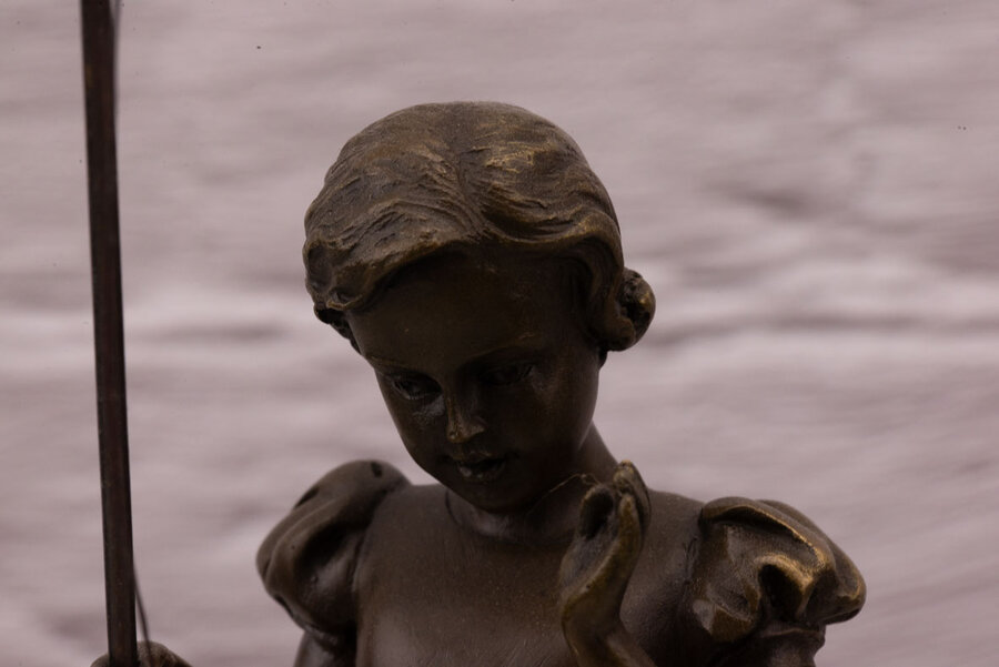 Sculpture en bronze Jeune Pêcheuse