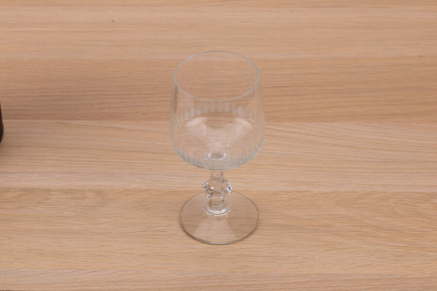 5 grands verres à vin ou à eau, contenance de 23 cl