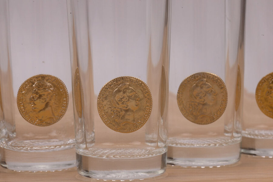 6 verres Byrrh avec écusson représentant des personnages historiques