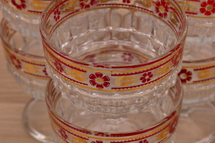 6 coupes en verre aux motifs floraux