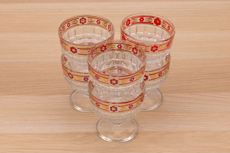 6 coupes en verre aux motifs floraux