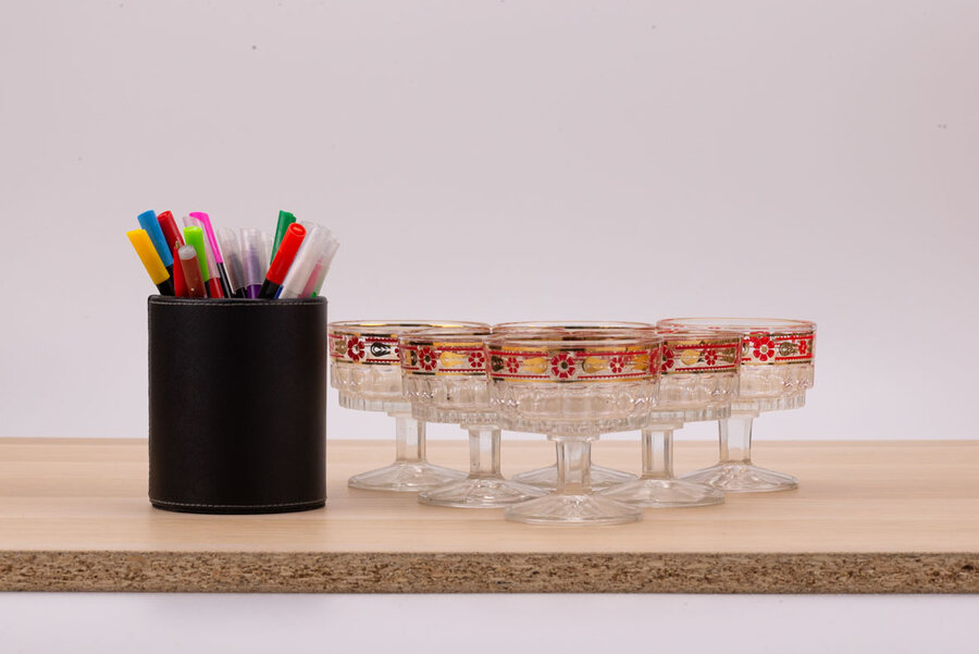 6 coupes en verre aux motifs floraux