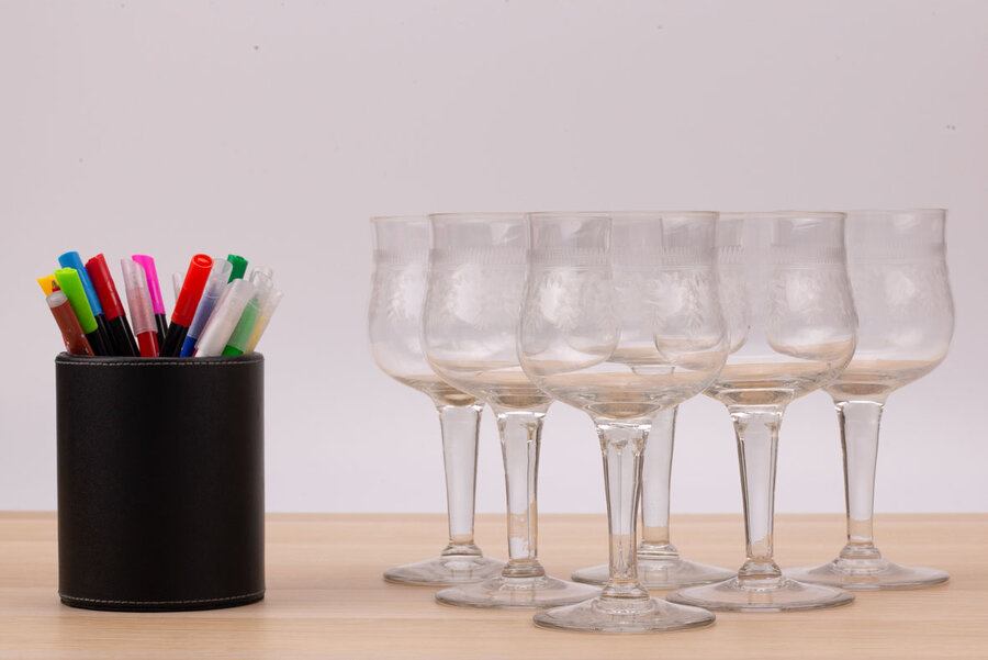 Ensemble de 8 très beaux verres anciens au design raffiné