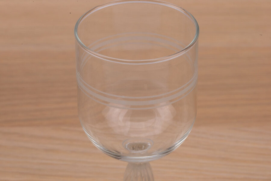 11 verres à vin 
