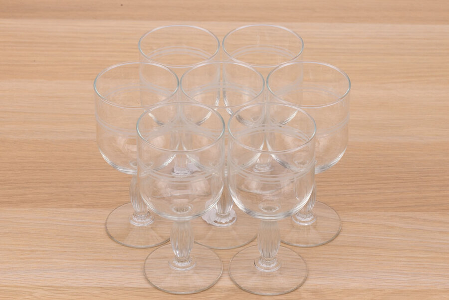 11 verres à vin 