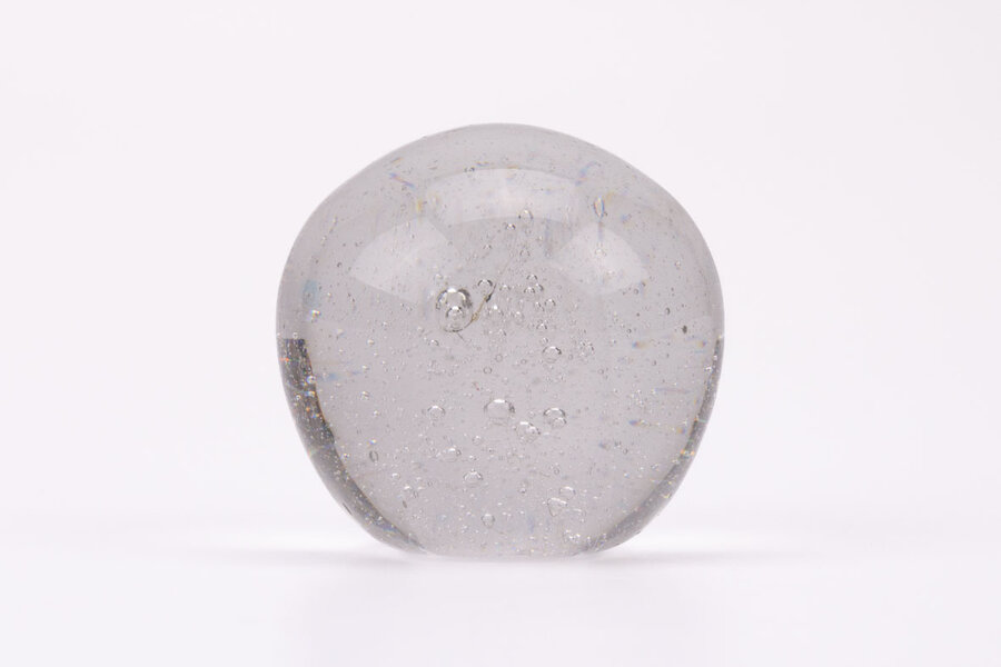 Boule de sulfure en verre au mille et une bulles. 