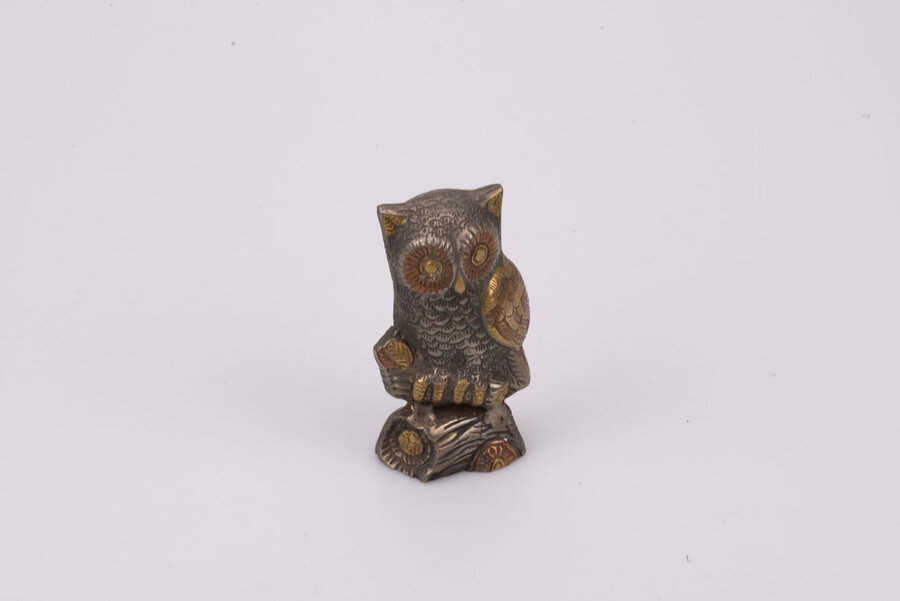 Figurine d'un hibou en bronze argenté, doré et cuivré