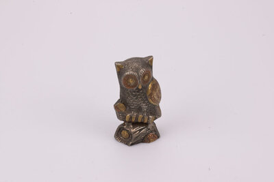 Figurine d'un hibou en bronze argenté, doré et cuivré