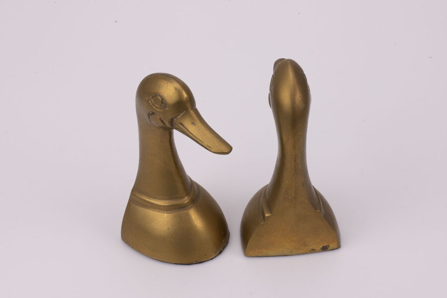 Paire de serre-livres en laiton