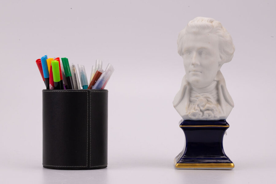 Elégant buste de Mozart en biscuit de la manufacture de Limoges 