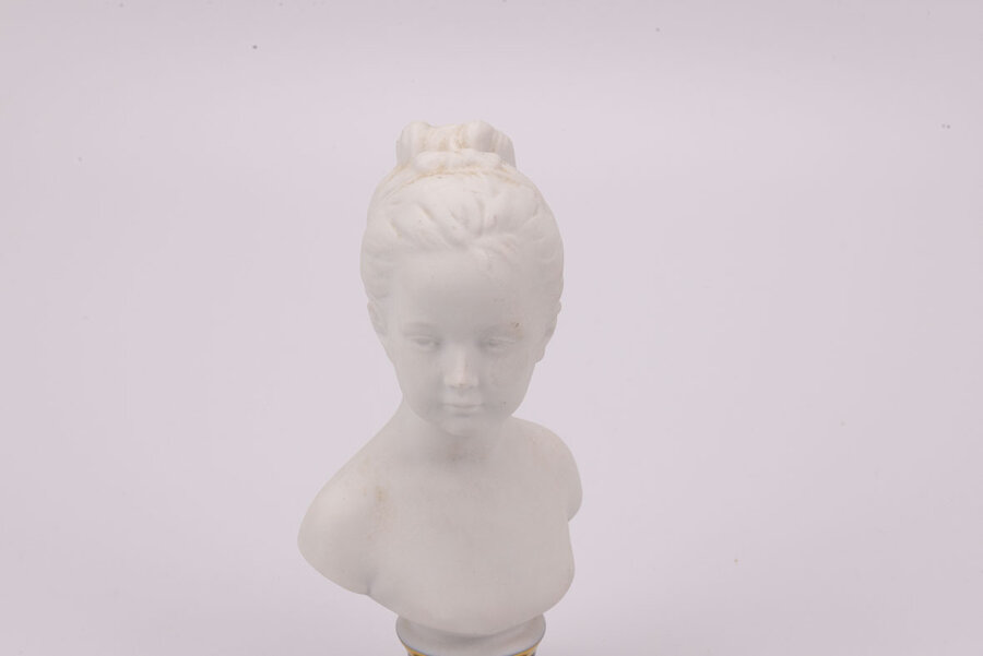 Buste en biscuit de Limoges par Tharaud