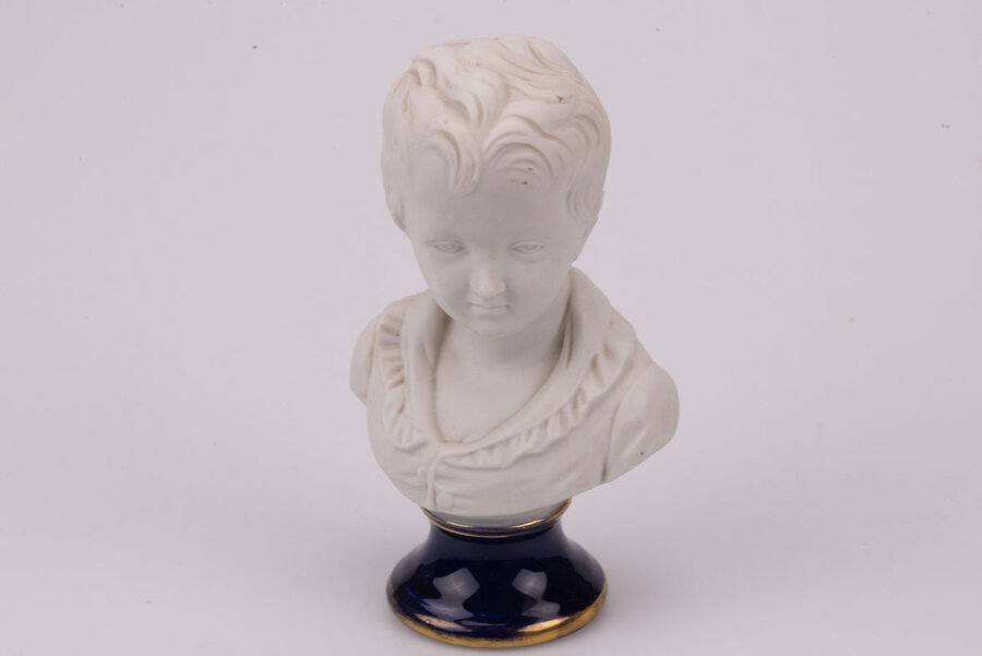 Buste garçonnet en biscuit Limoges