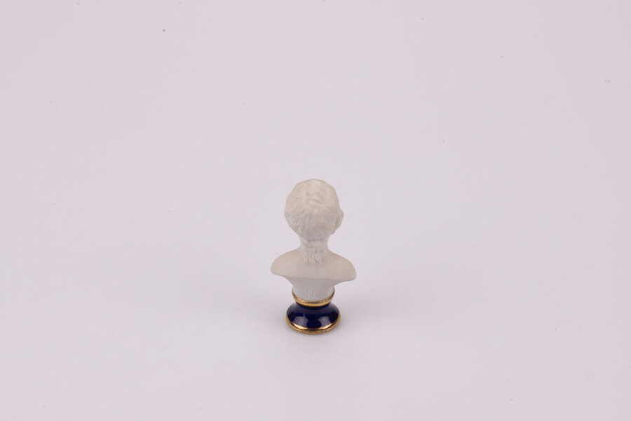 Buste petite fille en biscuit Limoges vue de dos