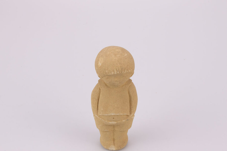 Figurine garçon en grès Marbell Stone Art