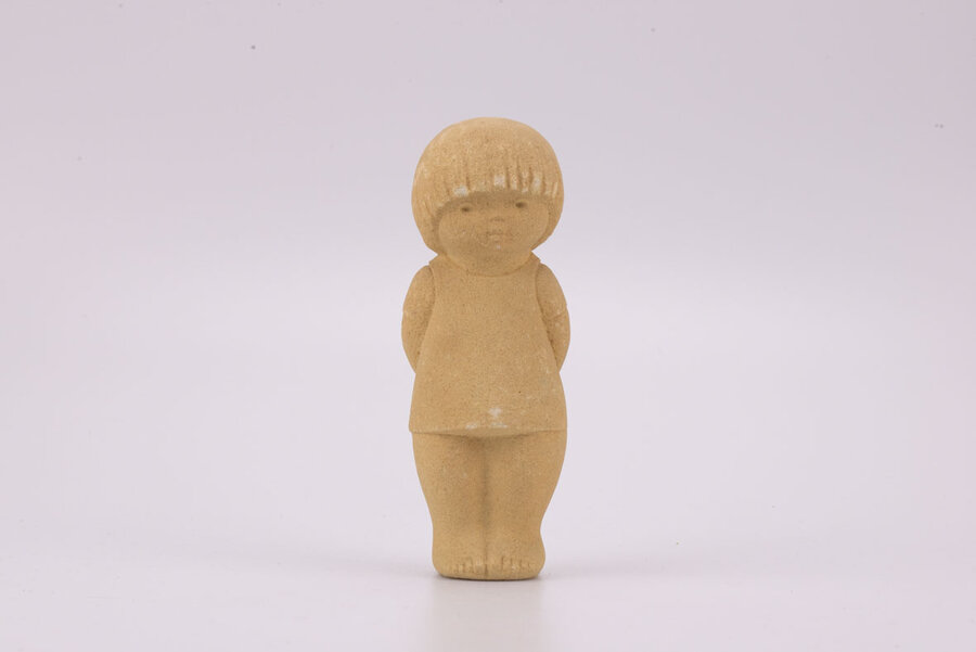 Figurine garçon en grès Marbell Stone Art
