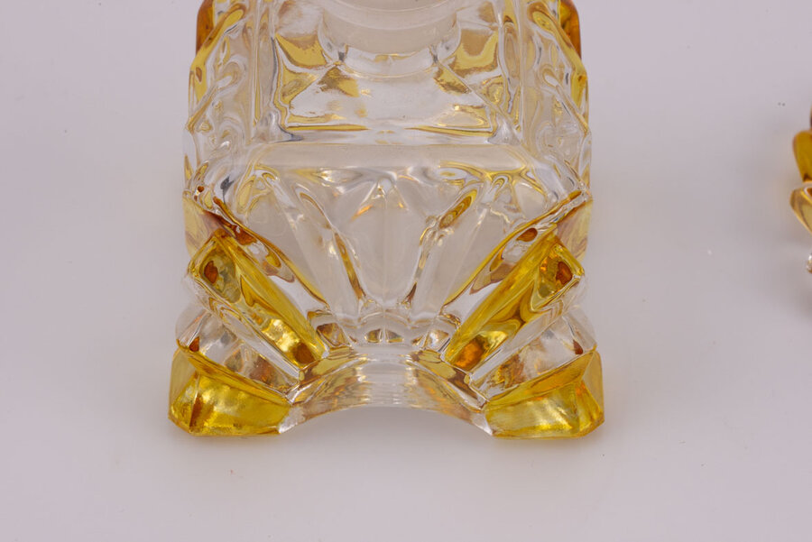 Flacon de parfum en verre et verre teinté jaune