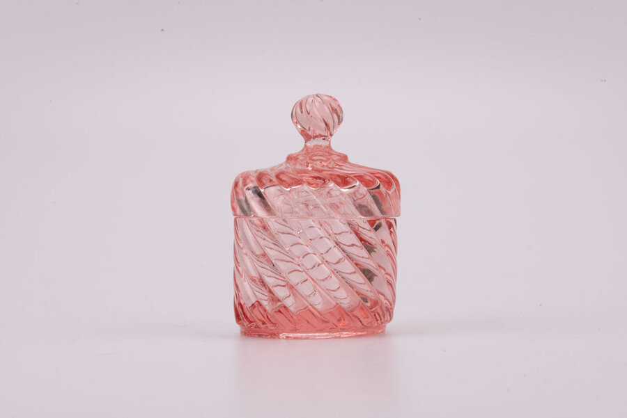 Petite boite rose en verre