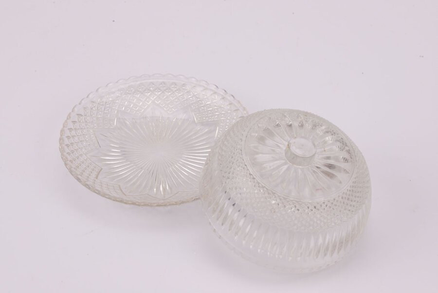 Cloche en verre sculpté 