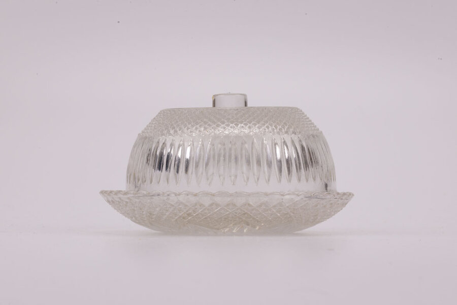 Cloche en verre sculpté 