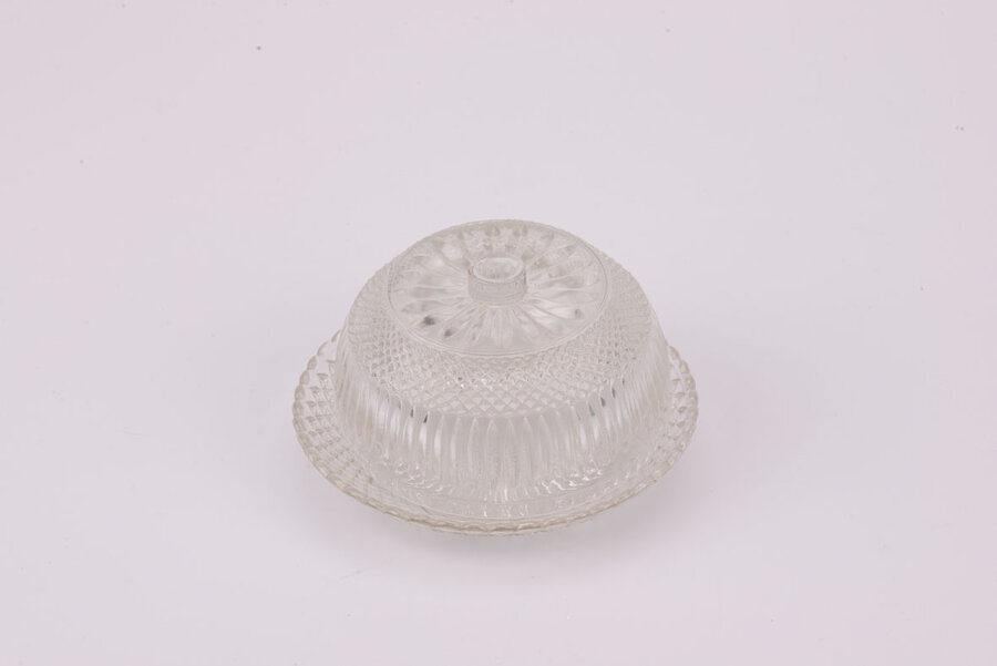 Cloche en verre sculpté 