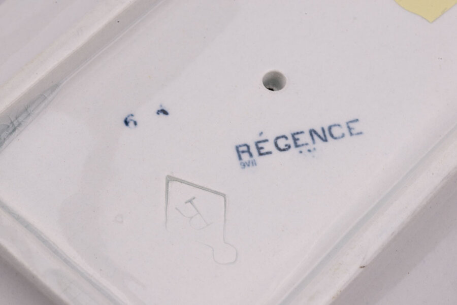 Saucière en porcelaine Régence