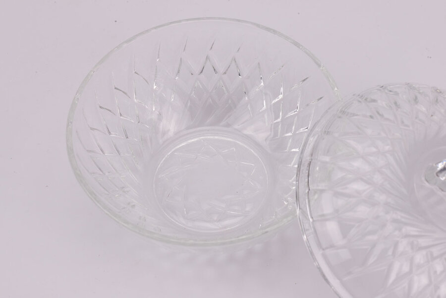 Bonbonnière vintage en verre fabriquée en France.