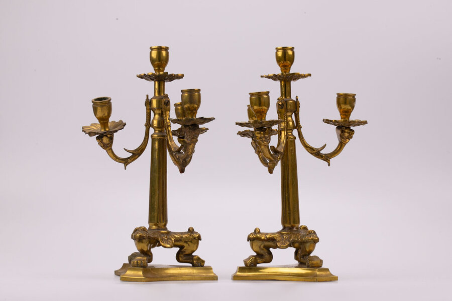 Cet ancien candélabre en bronze apportera chic et raffinement à votre déco.