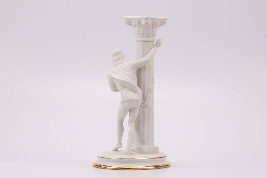 Chandelier en porcelaine vintage et blanche modèle Roméo 