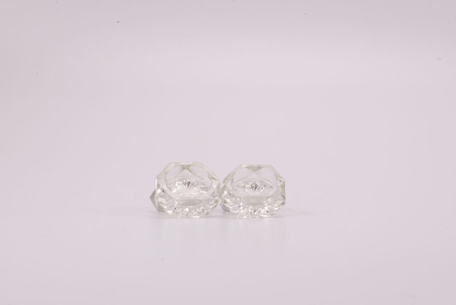 2 petits bougeoirs en verre cristallin