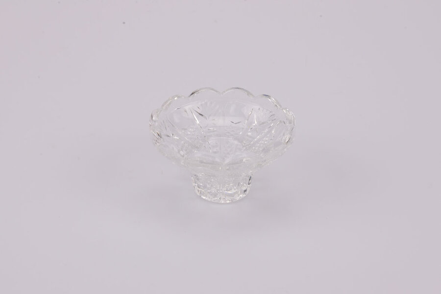 Bougeoir en verre cristallin taillé