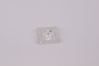 Bougeoir en verre à la forme pyramidale