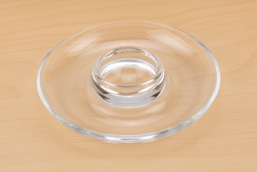 Un bougeoir en verre en parfait état à petit prix. 