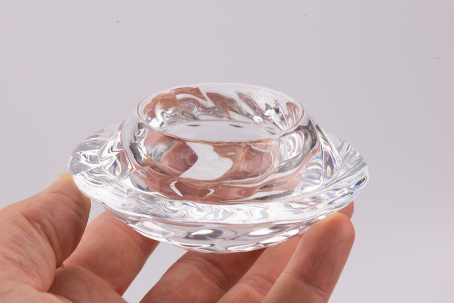 Superbe bougeoir en cristal vraisemblablement fabriqué au Danemark par la manufacture Royal Copenhagen Crystal. 