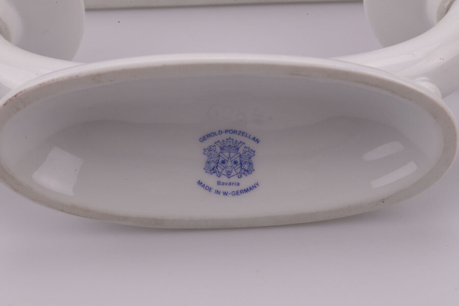 Duo de chandeliers blancs en porcelaine de la manufacture Gerold Porzellan en Bavière