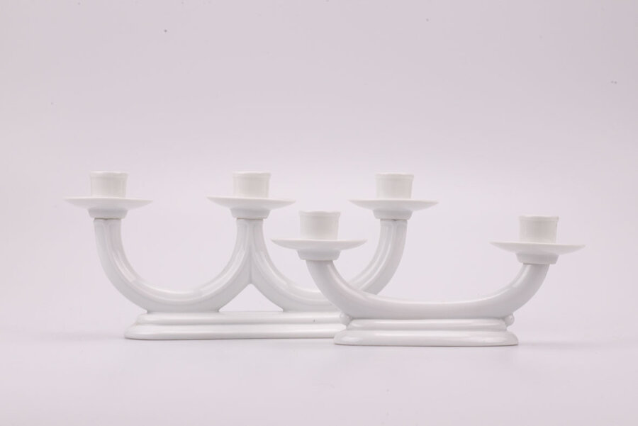 Duo de chandeliers (3 et 2 flammes) en porcelaine