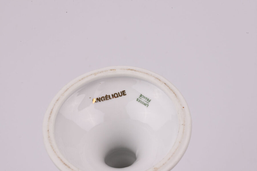 Splendide bougeoir blanc en porcelaine de Limoges dans la collection Angélique des années 1960