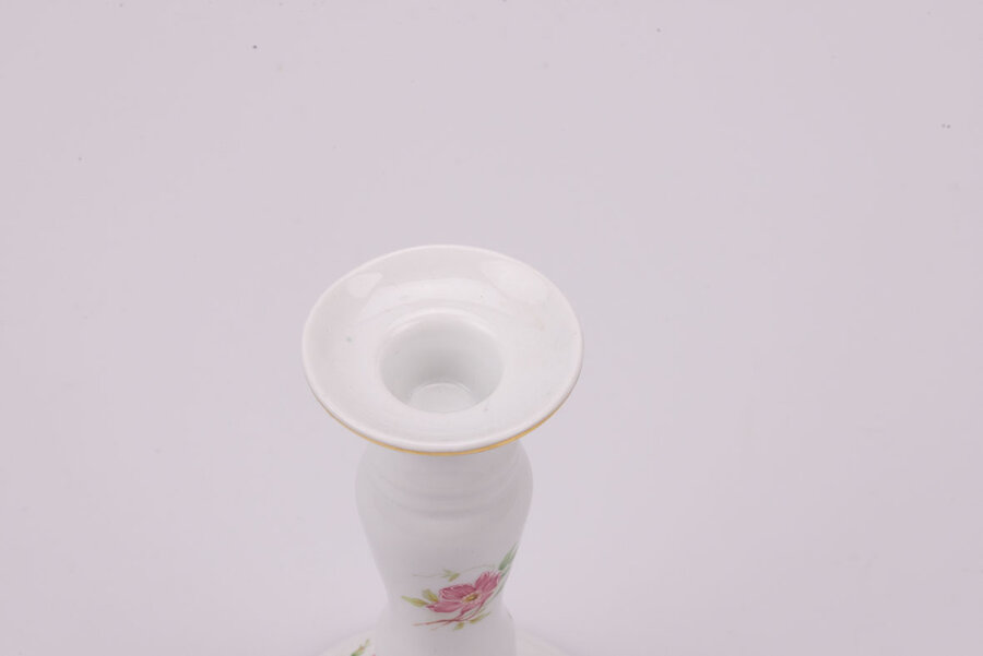 Bougeoir motif floral en porcelaine de Limoges Splendide bougeoir blanc en porcelaine de Limoges dans la collection Angélique des années 1960