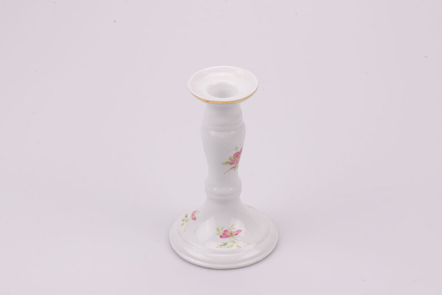 Bougeoir motif floral en porcelaine de Limoges Splendide bougeoir blanc en porcelaine de Limoges dans la collection Angélique des années 1960