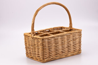 Panier à bouteilles artisanal en osier à 6 compartiments avec une grande hanse