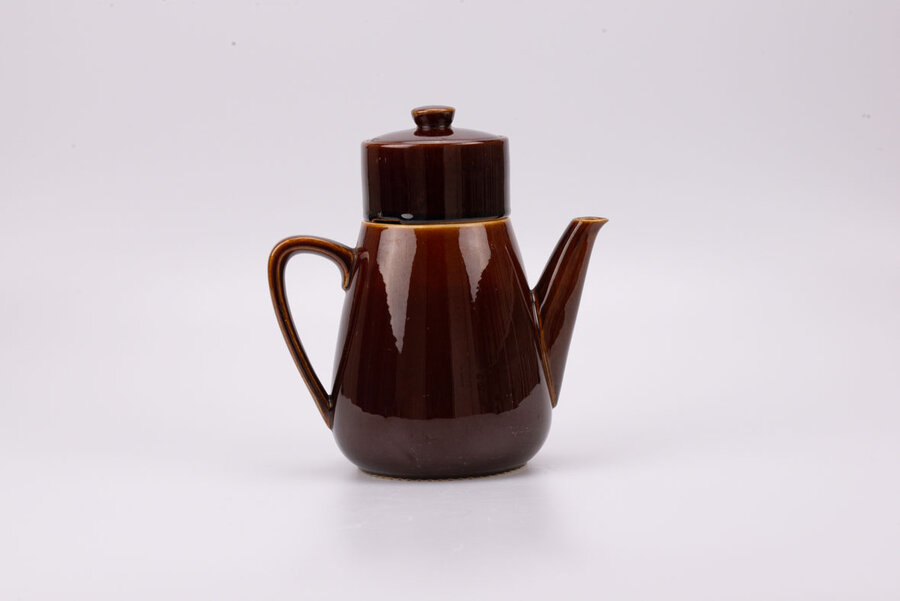 Cafetière et sa tasse intégrée vintage en porcelaine de chez Villeroy & Boch