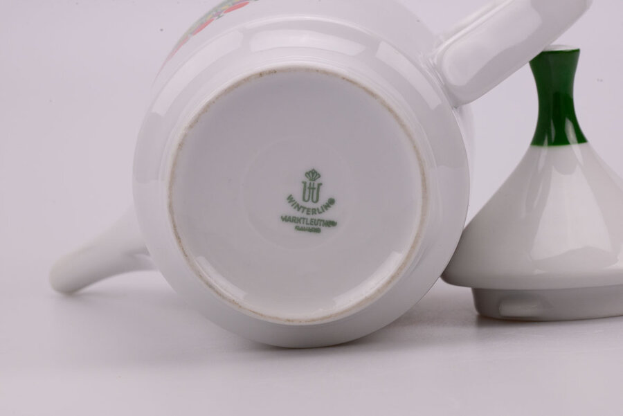 Signature sur théière vintage en porcelaine de la manufacture Winterling en Bavière