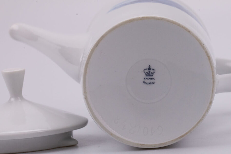 Signature sur théière vintage en porcelaine de la manufacture Seltmann Weiden 