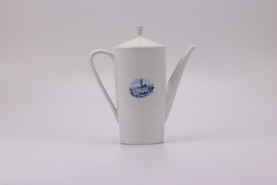 Théière vintage en porcelaine de la manufacture Seltmann Weiden avec un motif de bateau