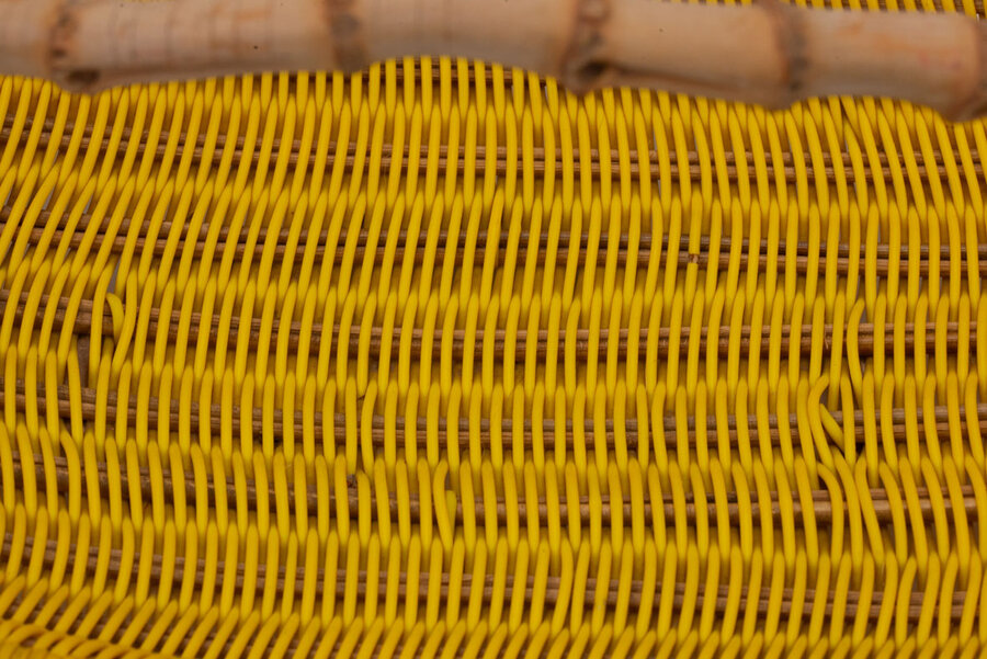 Porte-fruits vintage tressé en scoubidou jaune avec hanse en bambou