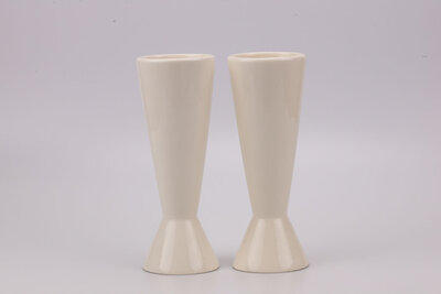 Duo de vases vintage en faïence entièrement blanc de chez Royal Boch 