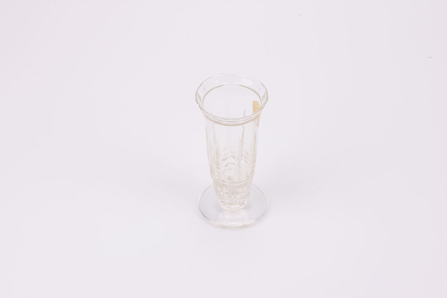 Élégant vase vintage allongé en cristal de Saint Lambert en Belgique