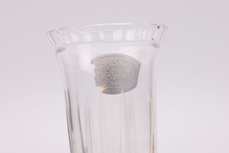 Élégant vase vintage allongé en cristal de Saint Lambert en Belgique