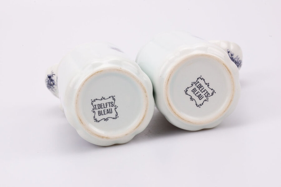 Duo de Poivre et Sel vintage en porcelaine signé par la manufacture T.Delfts Bleau