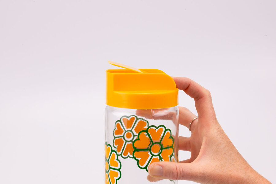 Pot en verre vintage de chez Meli avec son couvercle verseur orange