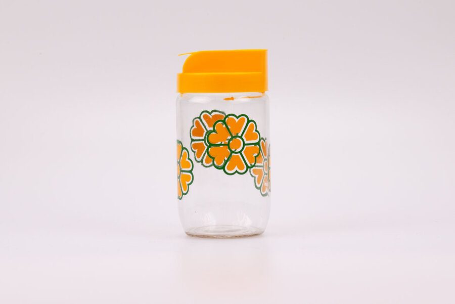 Pot en verre vintage de chez Meli avec son couvercle verseur orange